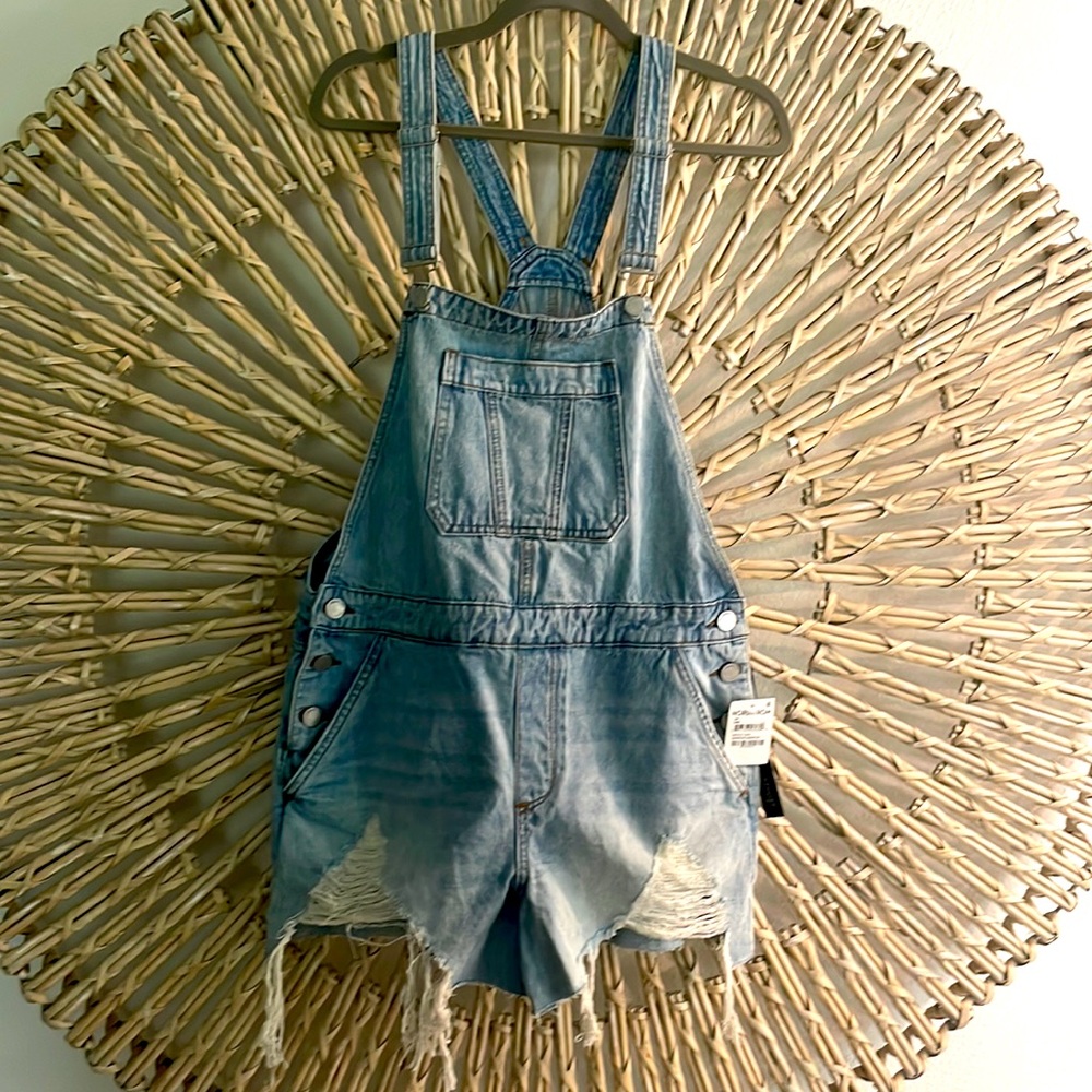 NWT Short overalls distressed Size 30